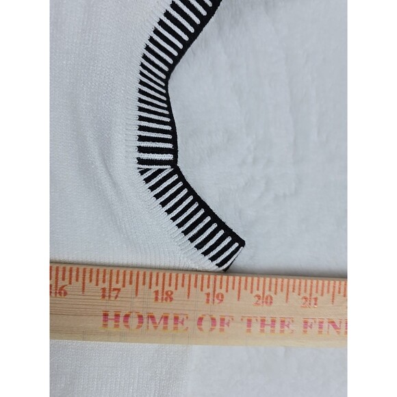 Dokotoo V-Neck Pullover Sweater Women Medium White Black Trim Sleeveless - Picture 8 of 8